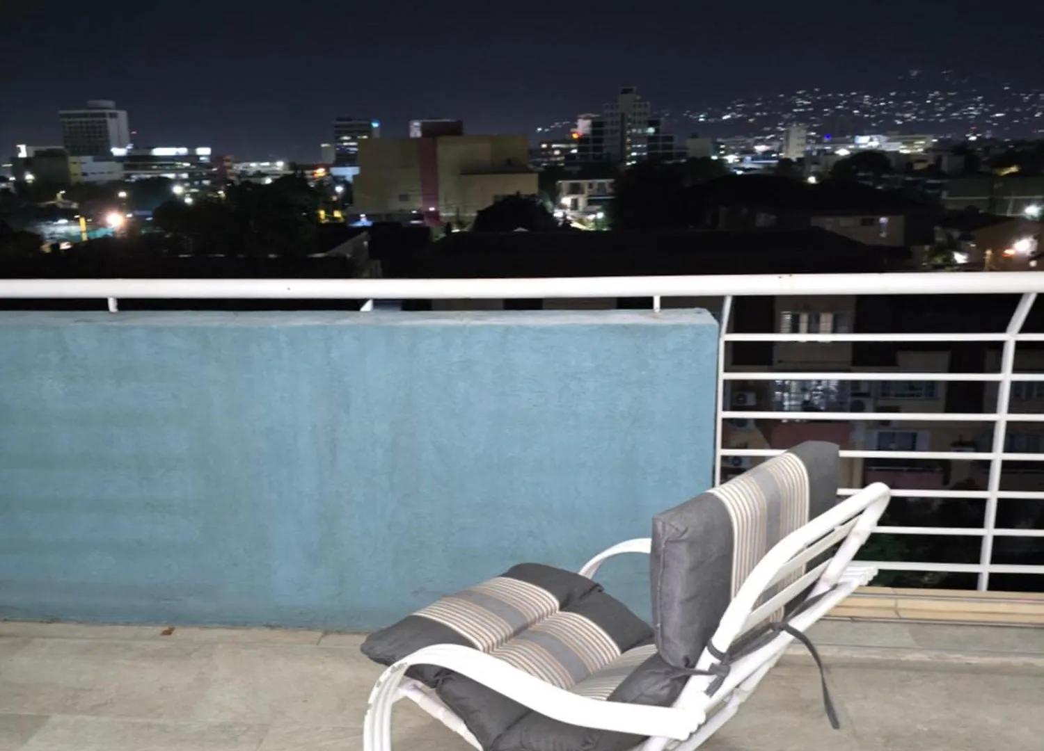 Charming Serene Penthouse With Pool & Gym New Kingston 0*,  Jamaica