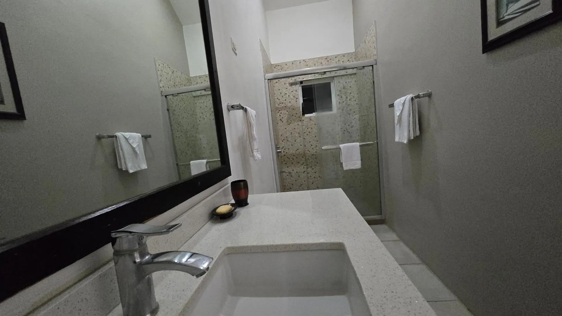 Charming Serene Penthouse With Pool & Gym New Kingston Lejlighed