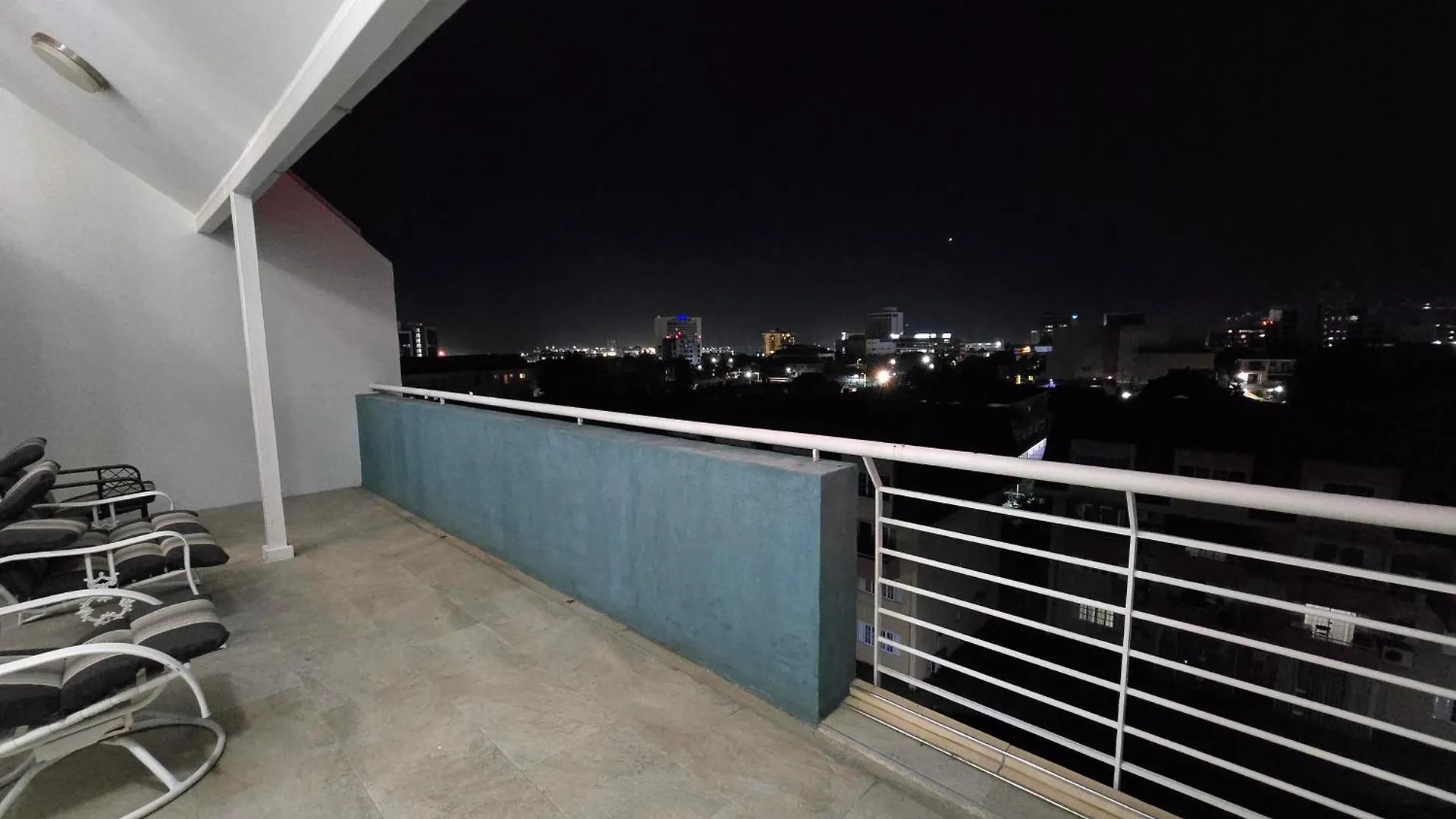 Charming Serene Penthouse With Pool & Gym New Kingston