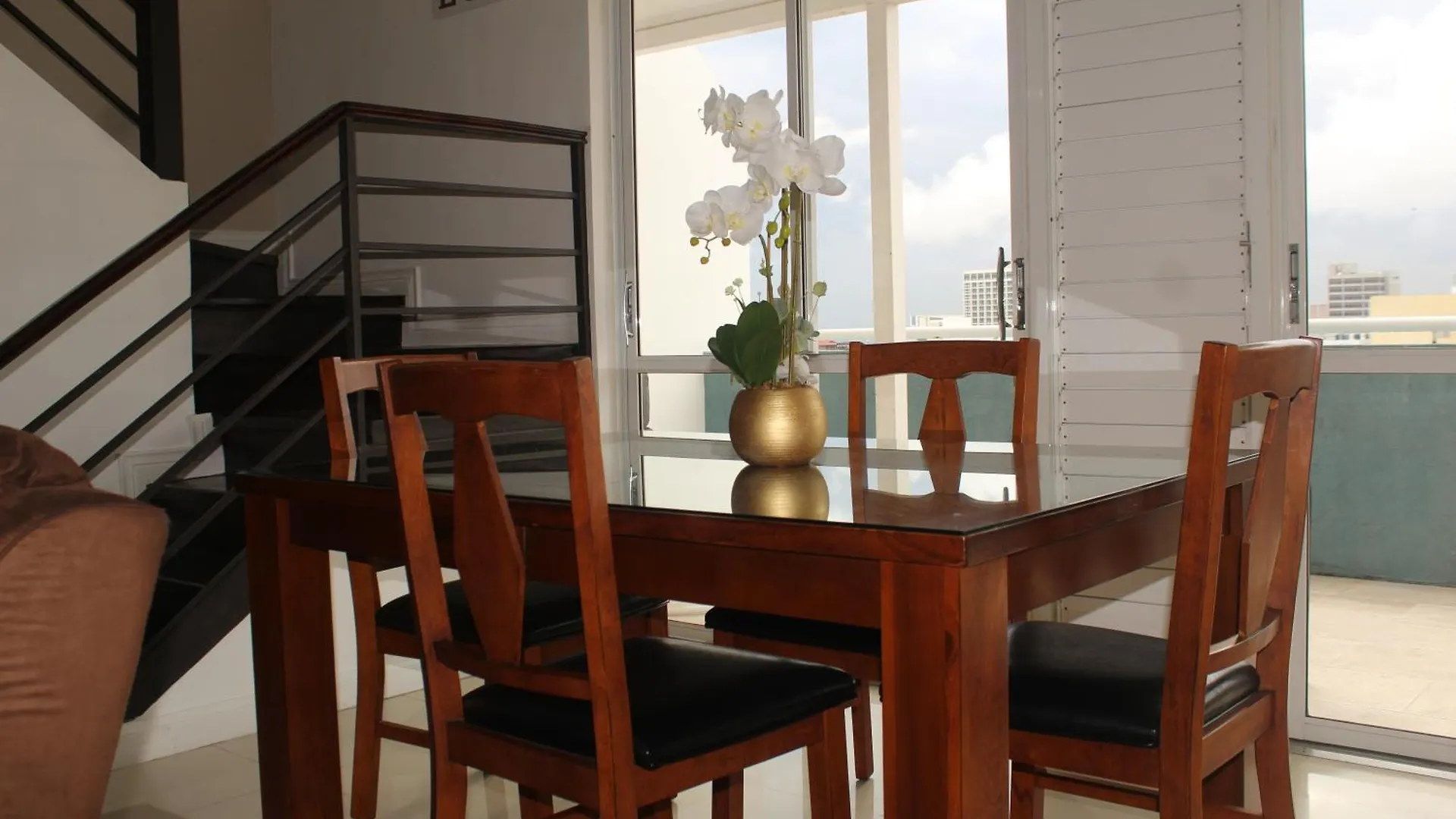 Charming Serene Penthouse With Pool & Gym New Kingston
